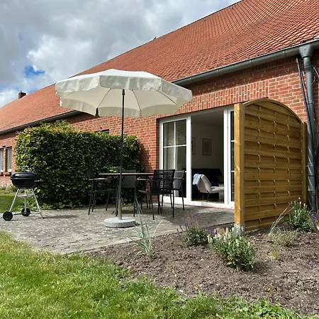 Ii Im Idyllischen Gulfhof Apartmán *